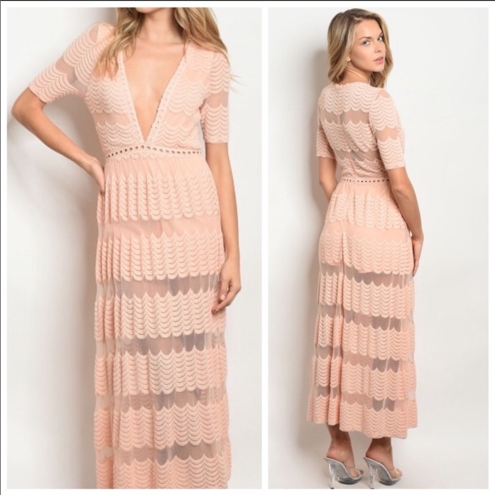 ⭐️TODAY ONLY SALE ⭐️Beautiful Peach Dress